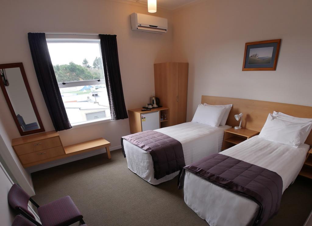 Masonic Hotel Waitara Oda fotoğraf
