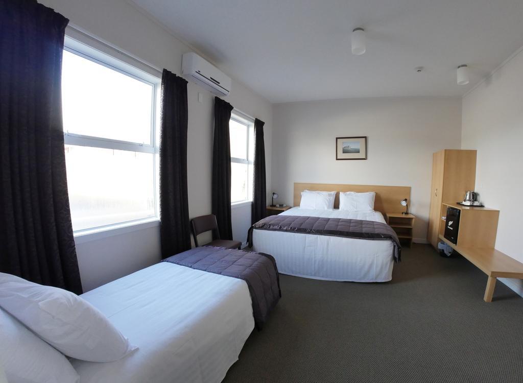 Masonic Hotel Waitara Oda fotoğraf